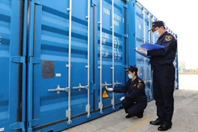 25天到欧洲!长春兴隆海关助力新能源汽车搭乘中欧班列 25天到欧洲!长春兴隆海关助力新能源汽车搭乘中欧班列