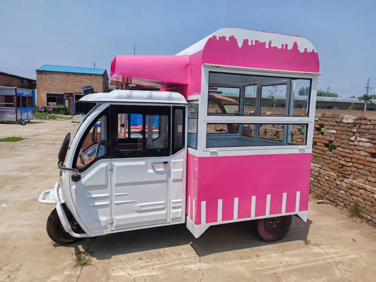 Congratulation our company customized food truck, express car sales in July exceeded 1,000 units Congratulation our company customized food truck, express car sales in July exceeded 1,000 units