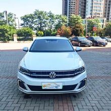 Used, Cheap, and in Good Condition, a White 3 Compartment Sedan Bora · Pure Electric 2019 Shang YRF Used Car