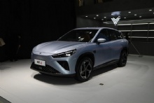 2024款哪吒 L增程型电动SUV电动汽车