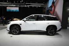 2024款哪吒 L增程型电动SUV电动汽车