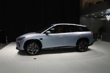 2024款哪吒 L增程型电动SUV电动汽车