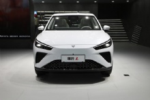 2024款哪吒 L增程型电动SUV电动汽车