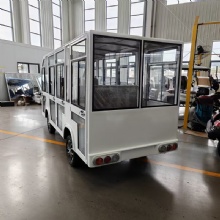 定制设计的高端11座封闭式观光巴士